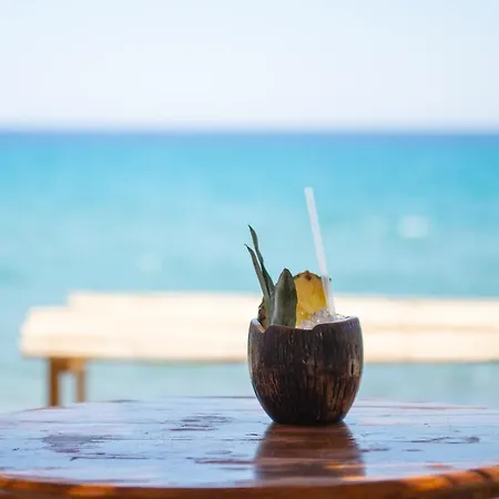 Almyra Seaside アパート