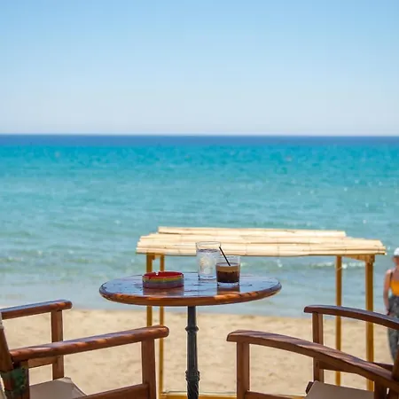 公寓 Almyra Seaside