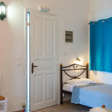 Almyra Seaside דירה