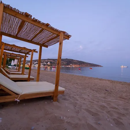 Almyra Seaside Apartment *